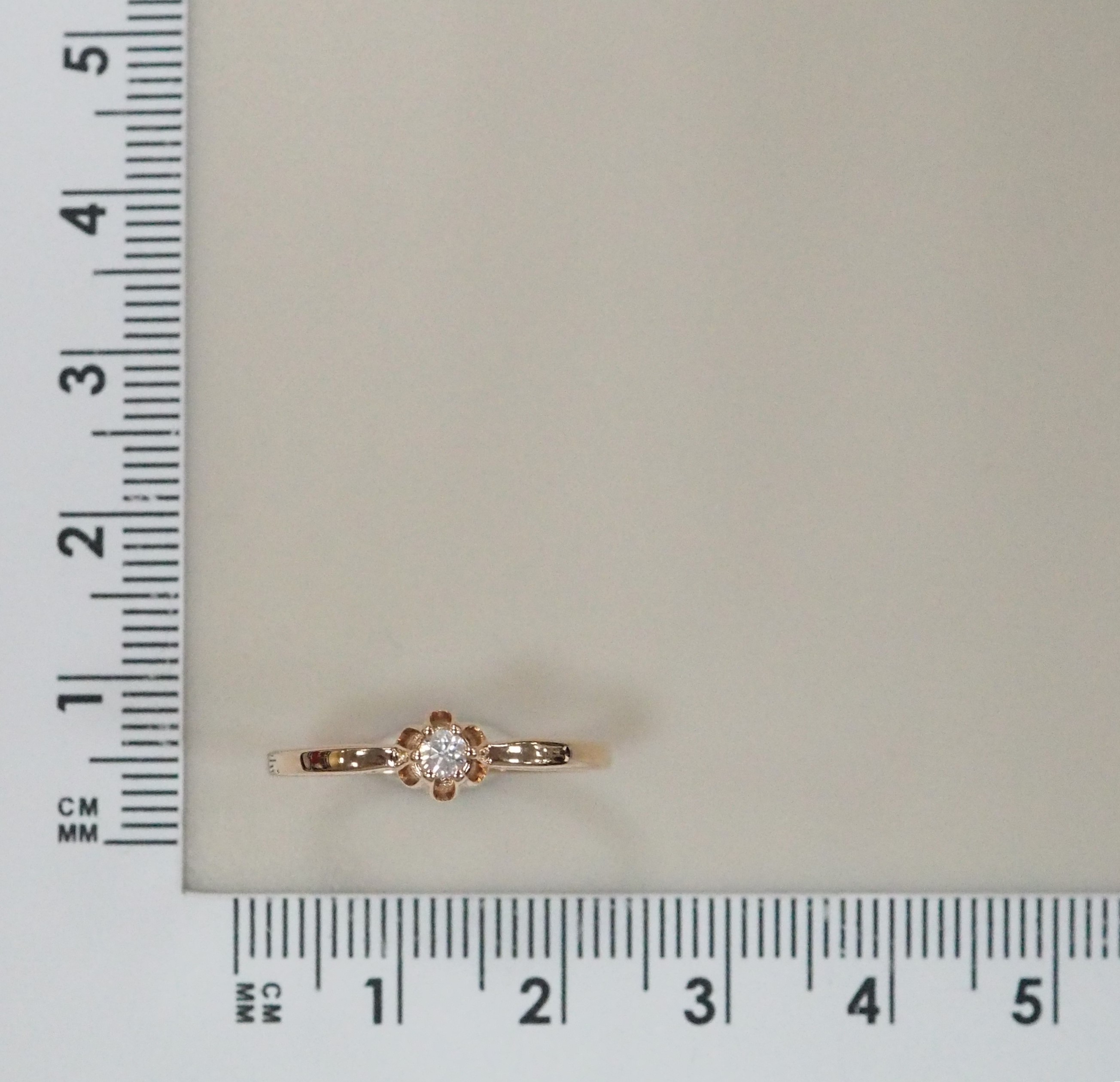 Серебряное кольцо с бриллиантом "Цветок"